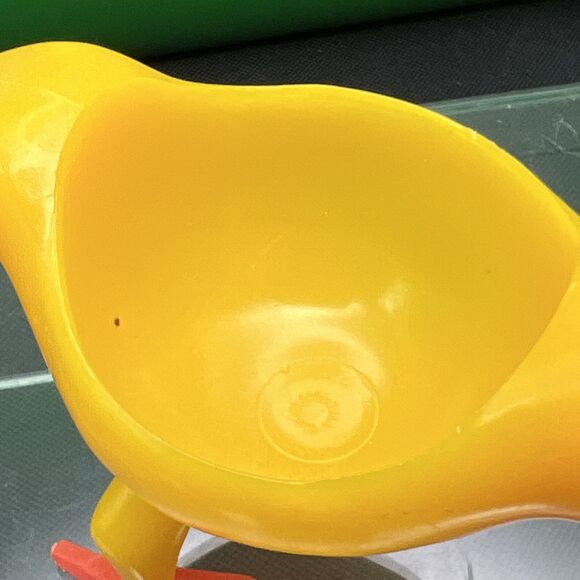 Fun Vintage KIWI BIRD Yellow Plastic egg cup Hong Kong - Picture 4 of 6